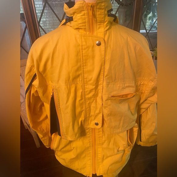 IZZI INNOVATIONS HIDDEN HOOD RAIN JACKET SMALL YELLOW WITH STORM FLAPS EXCELLENT - Picture 9 of 10